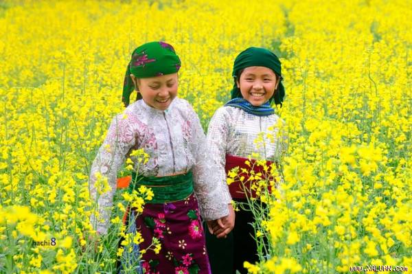 Ai cũng diện cho mình những bộ đồ đẹp nhất, cũng muốn mình xinh tươi đẹp hơn cả những khóm hoa xuân.