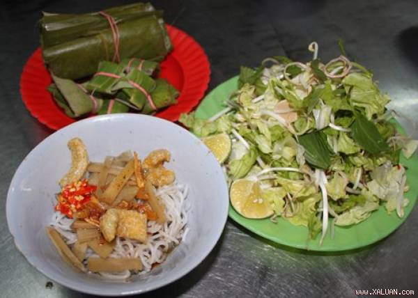 Ai đã ăn bún mắm cua sẽ nhớ mãi bởi hương vị đặc trưng. Ảnh: Khánh Hòa