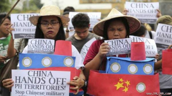 Sinh viên Philippines và các nhà hoạt động biểu tình chống Trung Quốc tại Manila, ngày 3-3