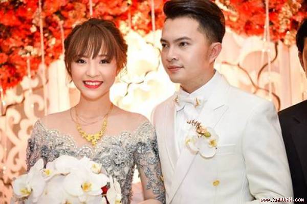 Ca sĩ Nam Cường và người vợ xinh như hotgirl
