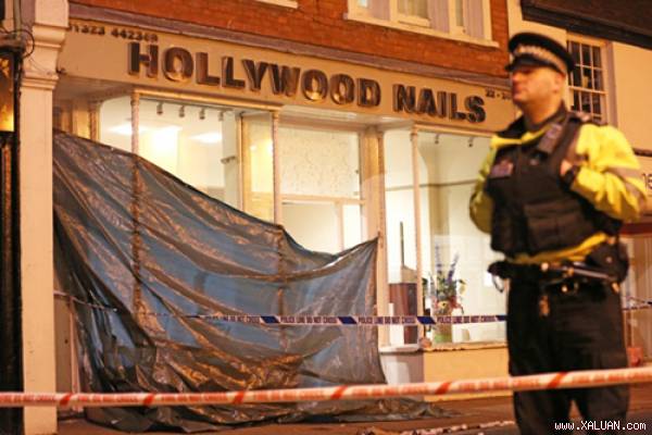 Cảnh sát phong tỏa hiện trường sau vụ cháy. Ảnh: Eastbourne Herald