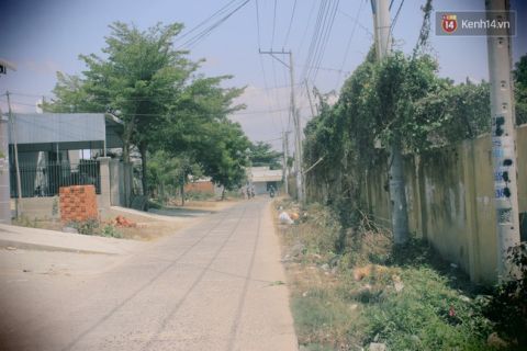 Con đường nơi Vũ đã bắt cóc em Uy Nghi chỉ cách nhà bé vài trăm mét. Con đường nơi Vũ đã bắt cóc em Uy Nghi chỉ cách nhà bé vài trăm mét.