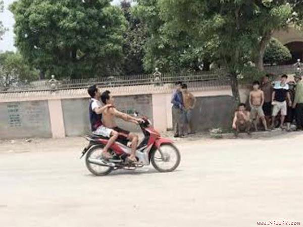 Bị ngáo đá, thanh niên kề dao liên tiếp vào cổ 3 nạn nhân