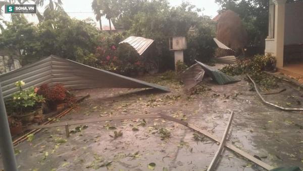 Trận lốc xoáy tràn qua vùng đồng bằng khiến nhiều ngôi nhà bị tốc mái Trận lốc xoáy tràn qua vùng đồng bằng khiến nhiều ngôi nhà bị tốc mái