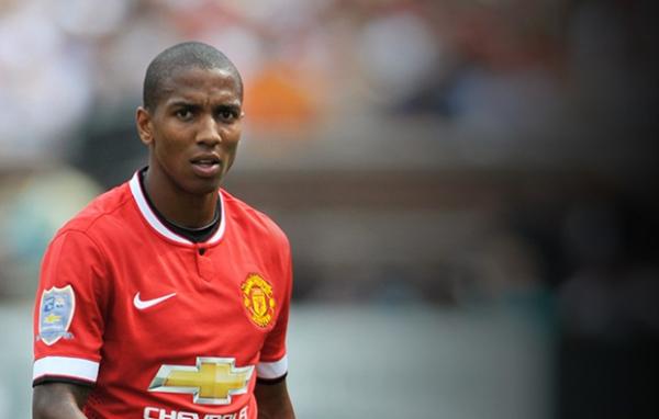 Ashley Young "hết cửa" ở lại M.U