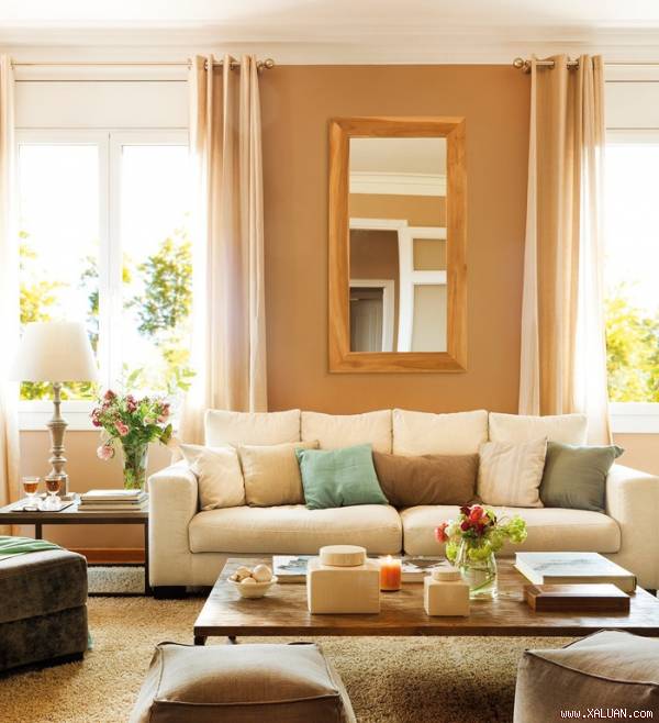 Phòng khách sử dụng những gam màu tự nhiên mang lại vẻ đẹp gần gũi, tinh tế cho không gian.