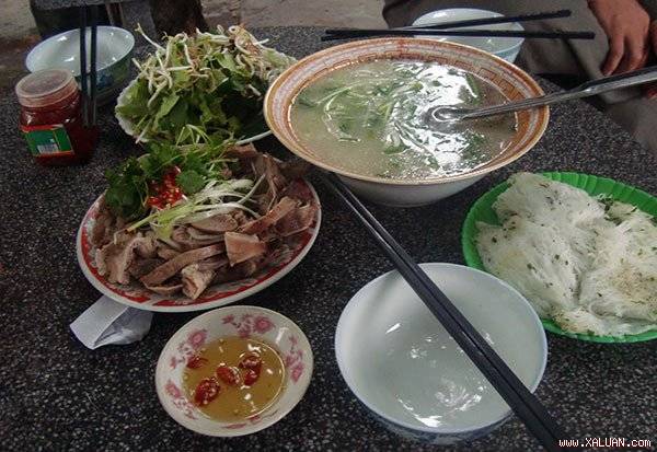 Món cháo - bánh hỏi - lòng heo ở Phù Cát.