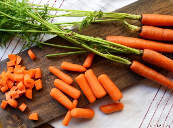  Cà rốt chứa nhiều vitamin A, vừa ngon vừa tốt cho đôi mắt khỏe.