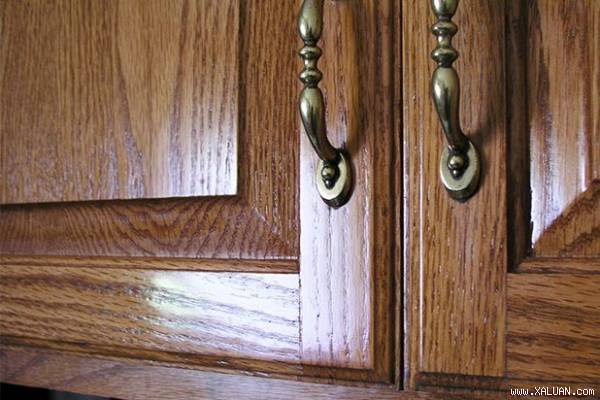 4 cách vệ sinh tủ bếp sạch lớp dầu mỡ bám dính