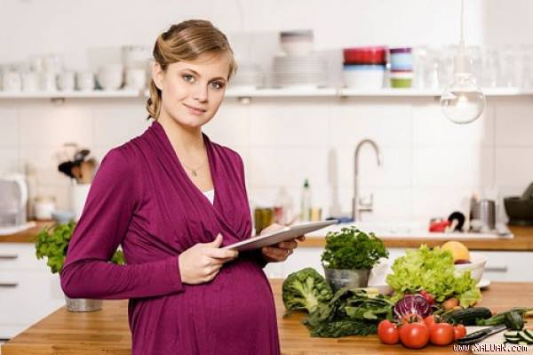 Phong thủy phòng bếp ‘chuẩn không cần chỉnh’ cho bà bầu