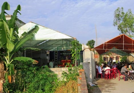 Gia đình tổ chức hậu sự cho nạn nhân.