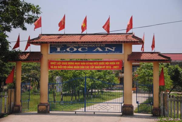 Trường THCS Lộc An, nơi xảy ra vụ em T nhảy lầu tự tử. (Ảnh An Sơn).