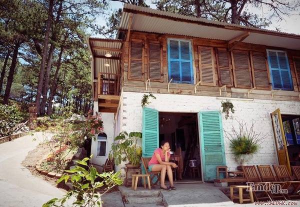 Là một dạng homestay không còn mới nhưng mang nhiều tâm huyết của đôi vợ chồng trẻ. Homefarm mang dáng vẻ khác lạ, sự sáng tạo trong kiến trúc, thiết kế linh hoạt từng đường nét đồ vật, không