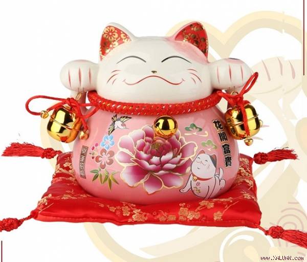 Mèo thần tài màu hông mang lại may mắn về tình duyên