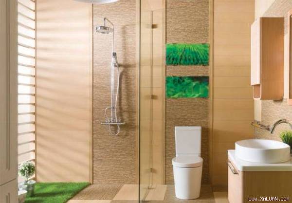 Tông màu sáng cùng các chi tiết nội thất đơn giản, tinh tế giúp phòng tắm diện tích nhỏ trở nên thoáng đãng, đẹp và sang trọng. Ảnh: Cotto
