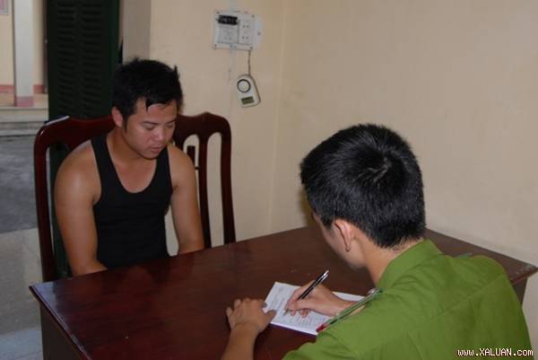 Đối tượng Dương Văn Dũng tại cơ quan công an.