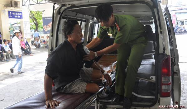 Lê Văn Nhỏ được công an chuyển vào Bệnh viện Đa khoa tỉnh Kiên Giang