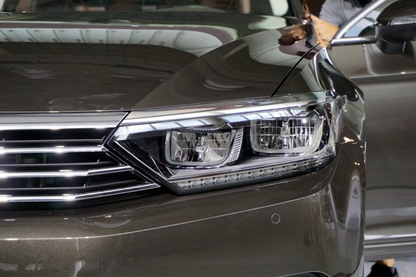 DSC00956 001 Volkswagon New Passat 2016: Tăng thêm lựa chọn xe sang cho người dùng
