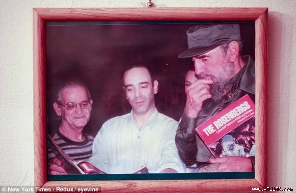 Bức ảnh Irwin Corey chụp tại Cuba với Chủ tịch Fidel Castro vào năm 1982