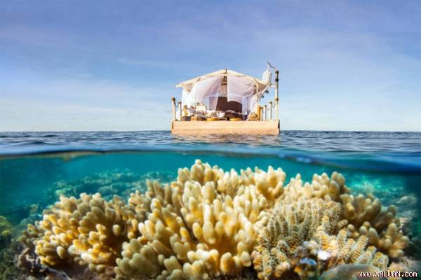 Căn nhà được đặt ra giữa biển chỉ để ở một đêm