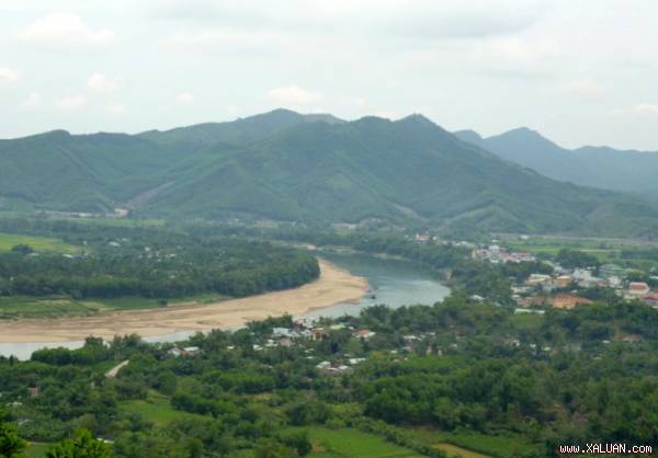 Bình yên dưới đỉnh Cà Tang