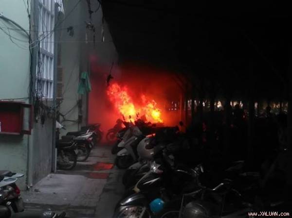 Cháy tại nhà xe khoa Luật, ĐH Quốc gia Hà Nội.