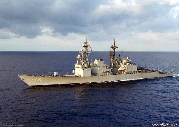 Tàu Spruance, một trong ba tàu khu trục của Mỹ tuần tra t