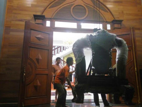 Bộ ghế kỳ lân 7 tấn, 2,2 tỷ của đại gia Sài Thành - Ảnh 7