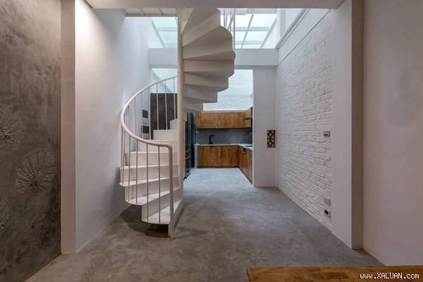  Tầng 1 là không gian gara và ăn uống.