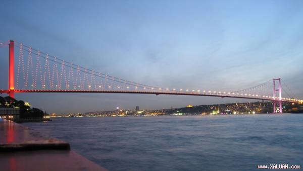 Bosphorus – cây cầu là điểm nóng trong đảo chính ở Thổ Nhĩ Kỳ
