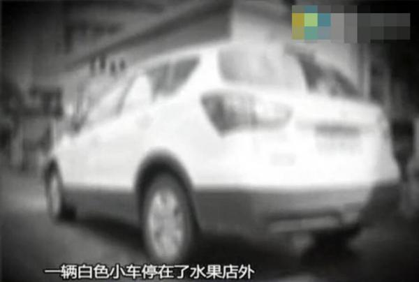Lời cảnh báo sau vụ hai cô gái trẻ bất ngờ bị lôi lên xe ô tô lạ - Ảnh 3. Chiếc ô tô gây án