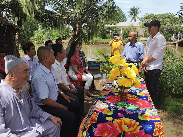 Đây là cây cầu thứ hai vợ chồng Công Vinh xây từ thiện ở Kiên Giang. Tổng chi phí công trình vào khoảng 100 triệu đồng.