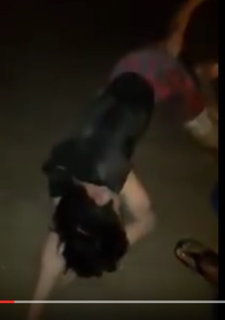 Phan Văn Linh kêu oan sau khi bị đánh. ẢNH CHỤP TỪ CLIP Phan Văn Linh kêu oan sau khi bị đánh. ẢNH CHỤP TỪ CLIP