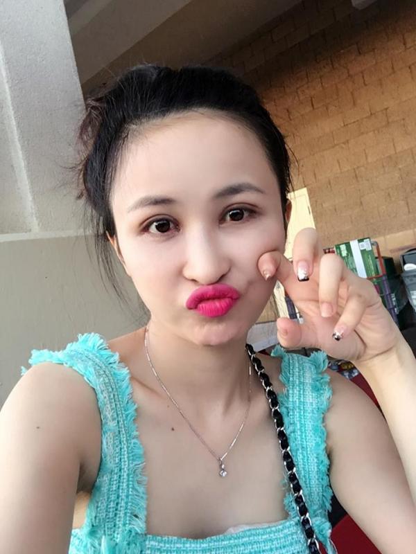 Mina đăng nhiều hình ảnh khá vui vẻ, xì tin.
