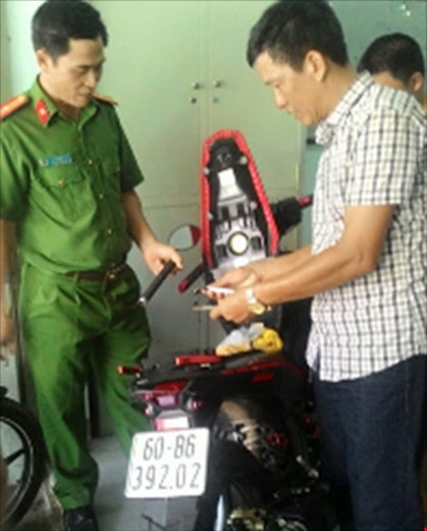 Công an thu giữ phương tiện của đối tượng Bùi Công Hiệp Công an thu giữ phương tiện của đối tượng Bùi Công Hiệp