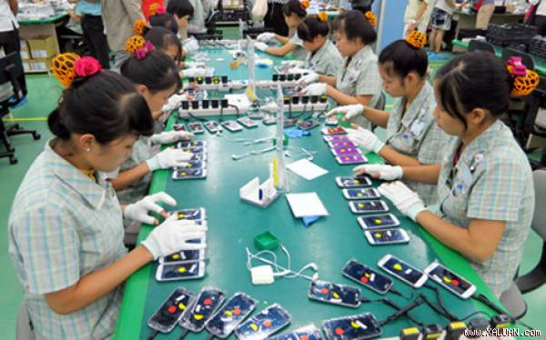  Giá trị xuất khẩu điện thoại và linh kiện 8 tháng 22,30 tỷ USD;(Ảnh minh họa: KT)