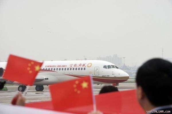  Máy bay ARJ21 của Trung Quốc lần đầu cất cánh hồi tháng 6.