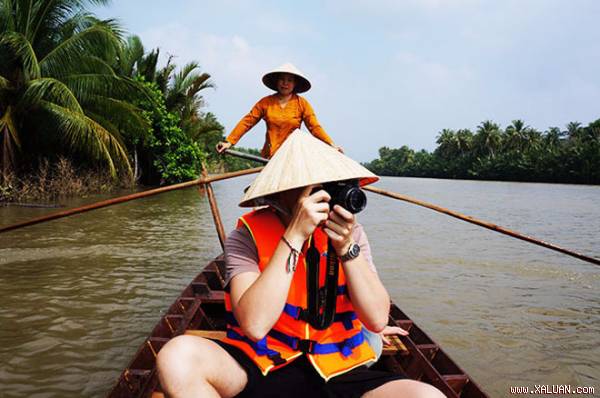 Miền Tây bình yên trong mắt khách nước ngoài