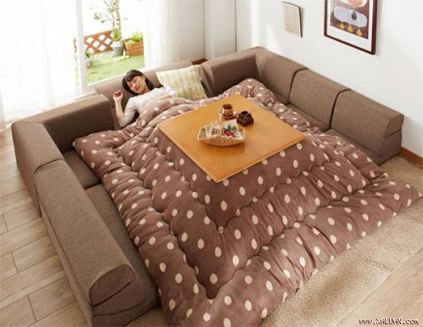 Bàn kiểu Nhật nơi bạn có thể ở suốt ngày đêm trong mùa đông