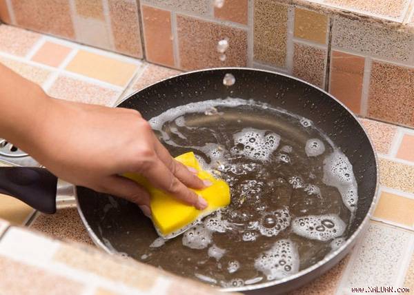 5 phút để làm sạch mọi đồ dùng trong bếp với baking soda ‘thần thánh’