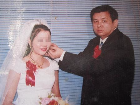 Ảnh cưới của Thúy Em với người chồng đầu tiên.