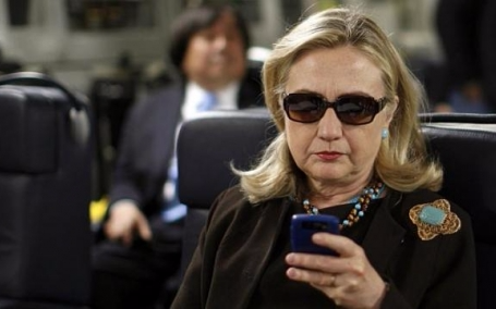 Truyền hình Mỹ gây bão vì đưa tin bà Clinton qua đời