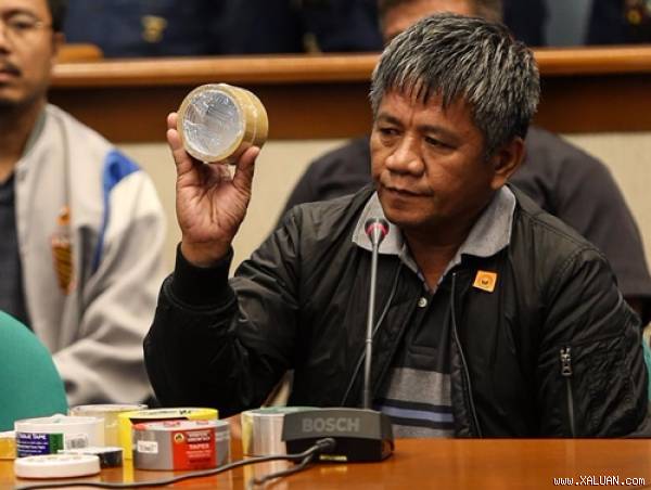 Tổng thống Philippines bị tố từng giết người