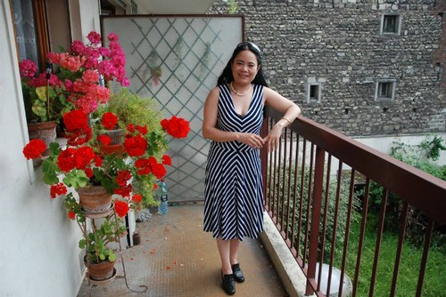 Việt kiều Pháp trồng rau trên ban công hơn một mét vuông hình ảnh 1