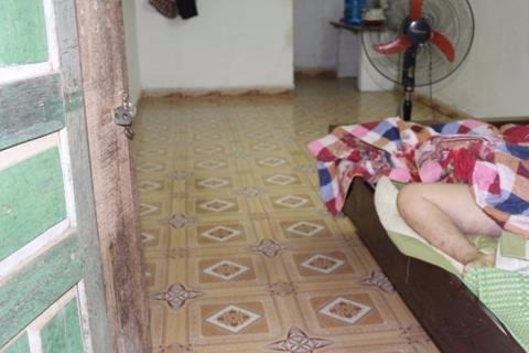 Thi thể chị Phàn Thị Vằn phát hiện trong phòng trọ. Ảnh: cand