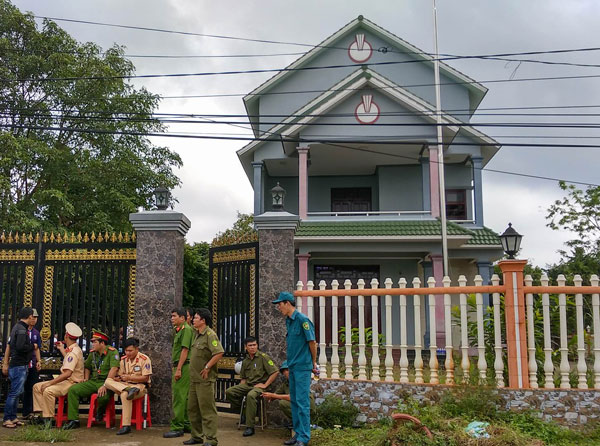 Đến nay nghi phạm khai nhận 1 mình đột nhập vào biệt thự của gia đình ông Thường để trộm nhưng vì bị phát hiện nên thủ tiêu 2 người Đến nay nghi phạm khai nhận 1 mình đột nhập vào biệt thự của gia đình ông Thường để trộm nhưng vì bị phát hiện nên thủ tiêu 2 người
