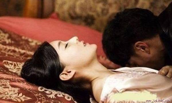 Tôi tá hỏa thấy thằng Tiến đang hì hục ấn lấy ấn để “của quý” của nó vào người vợ tôi (ảnh minh họa)