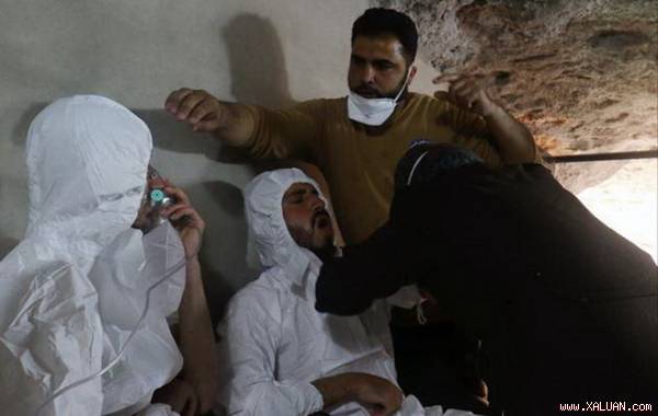 Cấp cứu những người bị nhiễm độc trong vụ không kích ngày 4.4