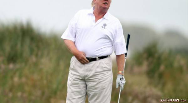 Tổng thống Donald Trump chơi golf - Ảnh: Getty Images