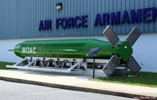  Quả bom MOAB mà Mỹ dùng để ném xuống Afghanistan. (Ảnh: AP)